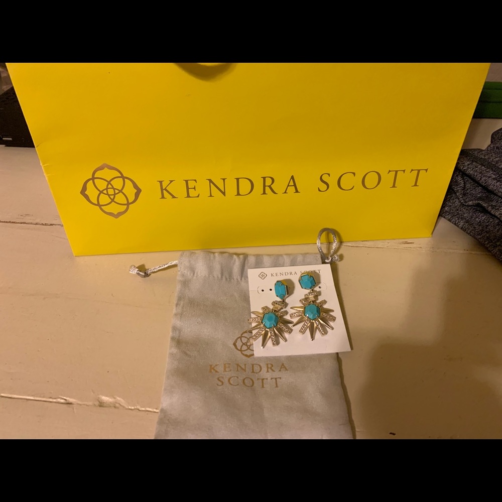 Beautiful gold Kendra Scott earrings